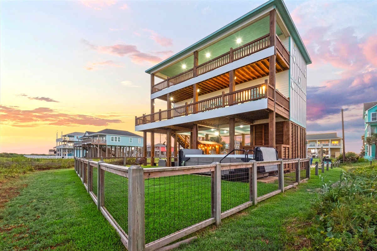 2465459080a344c28c16560b9e58ea4a Large | Beachhouse | Texas | TX | Vacation Homes | Galveston | Crystal Beach | Kokomo | Breezy Days | Beachfront Elegance | Sunrise Serenity | Southern Sands Property Management, LLC