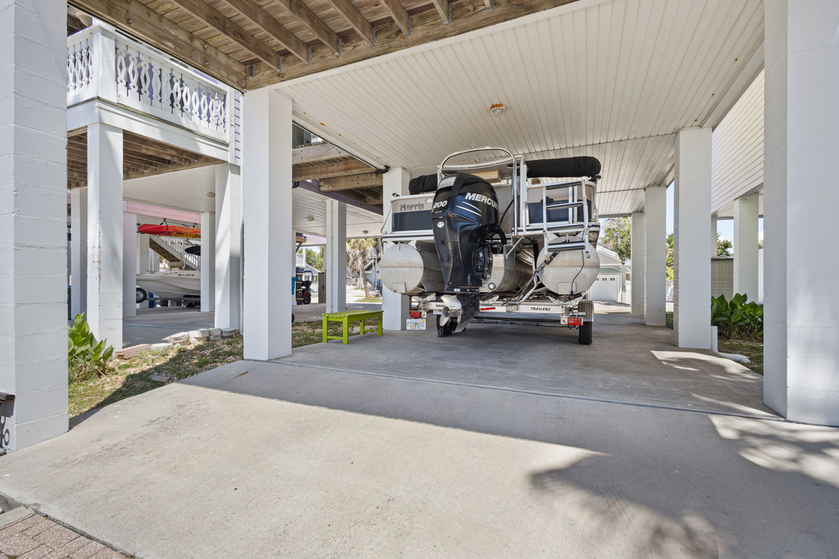 Plenty of boat and trailer parking!
