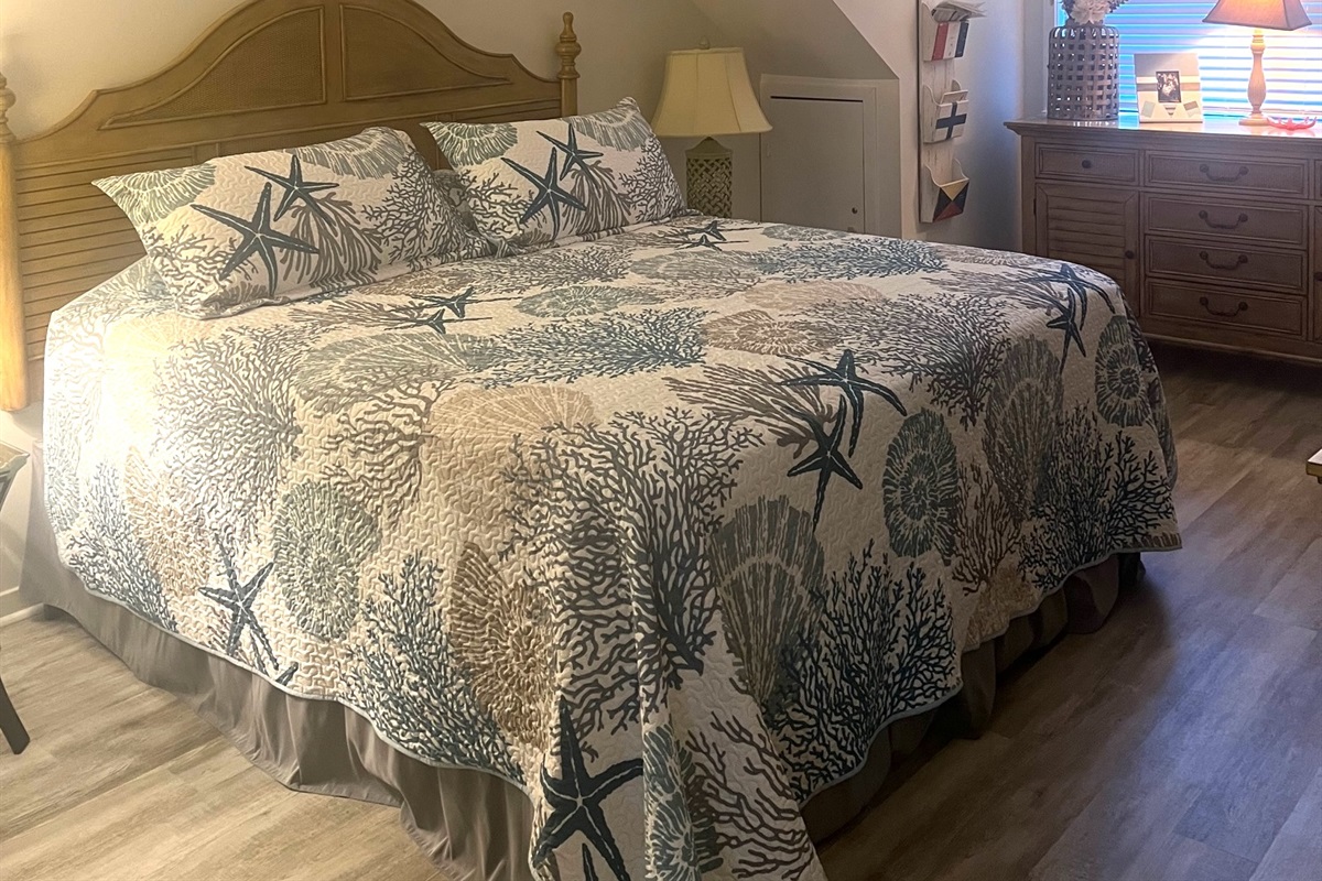 King in main bedroom (New bedspread)