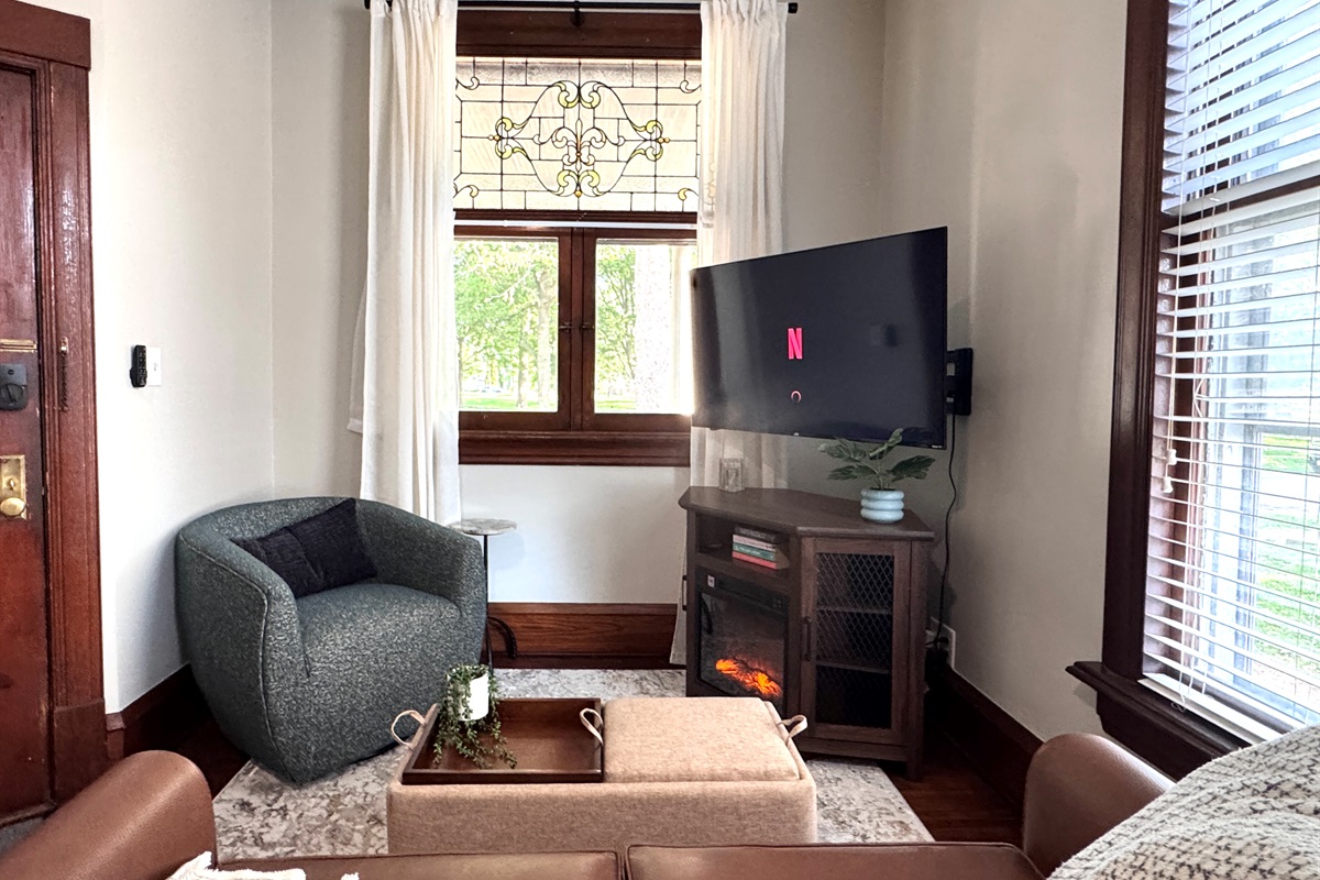 Original stained glass windows, views of Franklin Park and comfortable furniture. Can you ask for more?