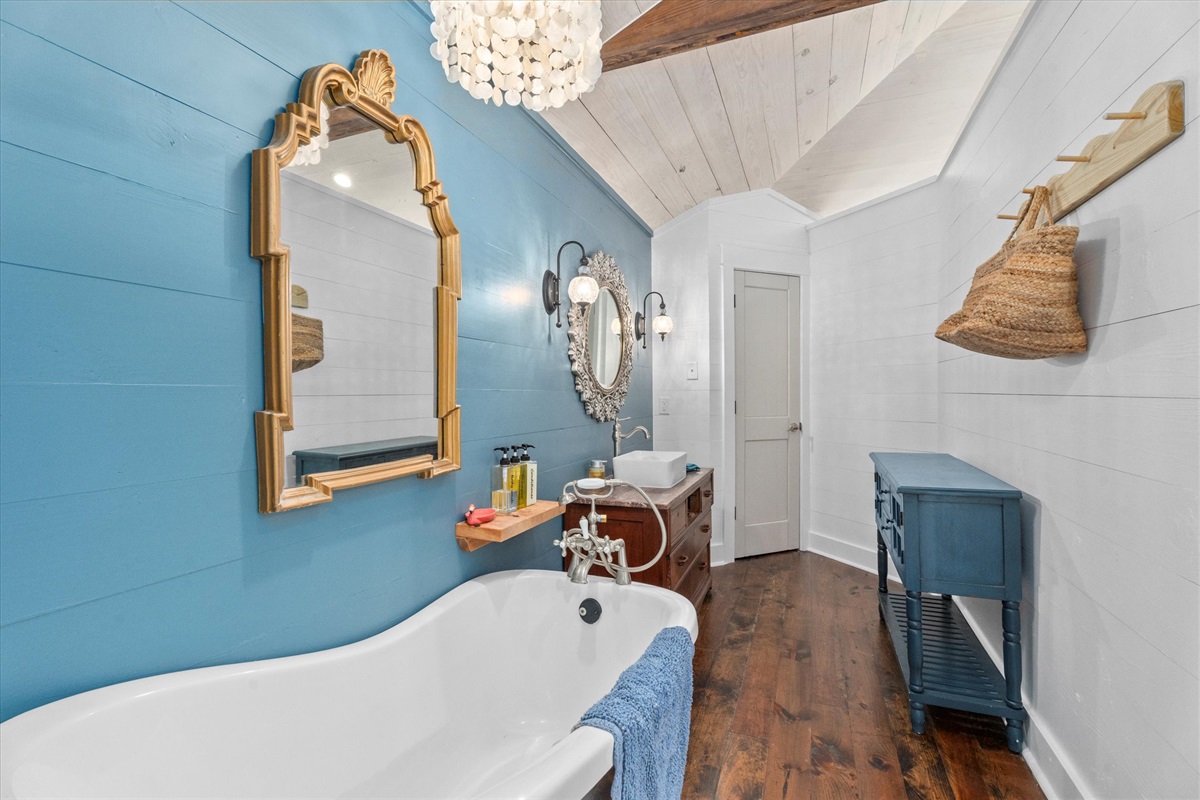 248c0c4d49964020a1df090fc8b0bf6b Large | Beachhouse | Texas | TX | Vacation Homes | Galveston | Crystal Beach | Kokomo | Breezy Days | Beachfront Elegance | Sunrise Serenity | Southern Sands Property Management, LLC