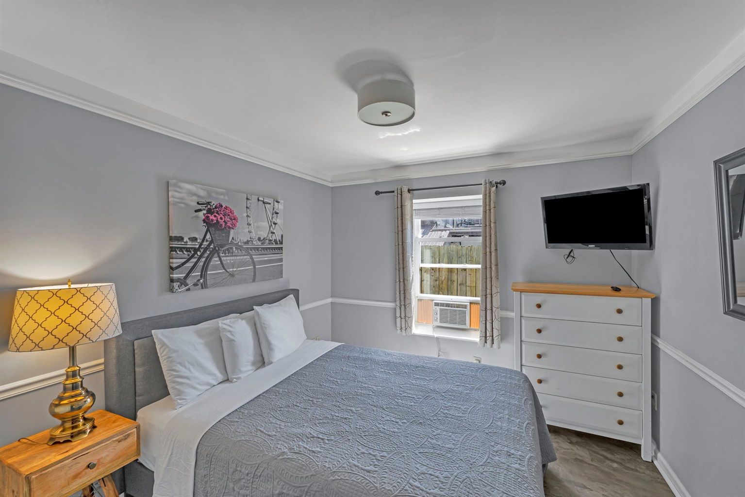 Creamery Apt 5 queen bedroom