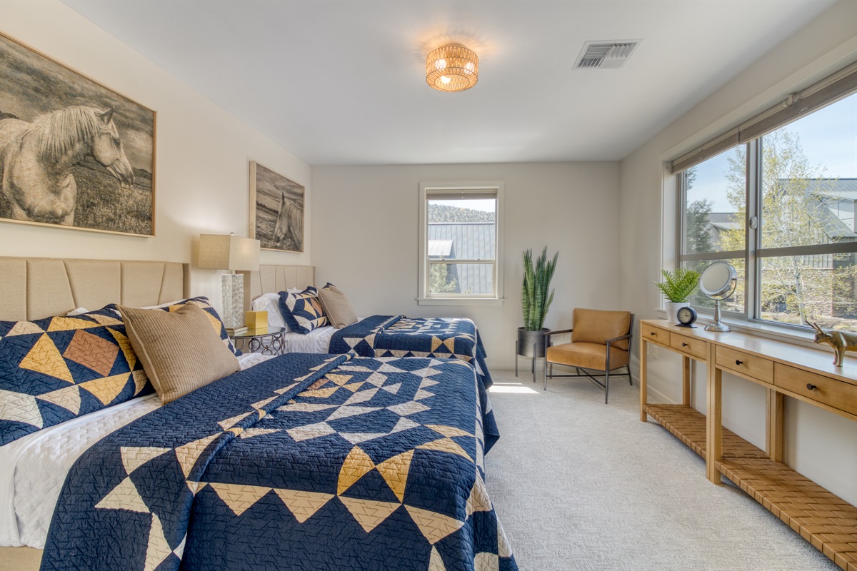 Comfort meets style. 🛏️✨
A cozy room with two double beds dressed in classic Pendleton bedding.