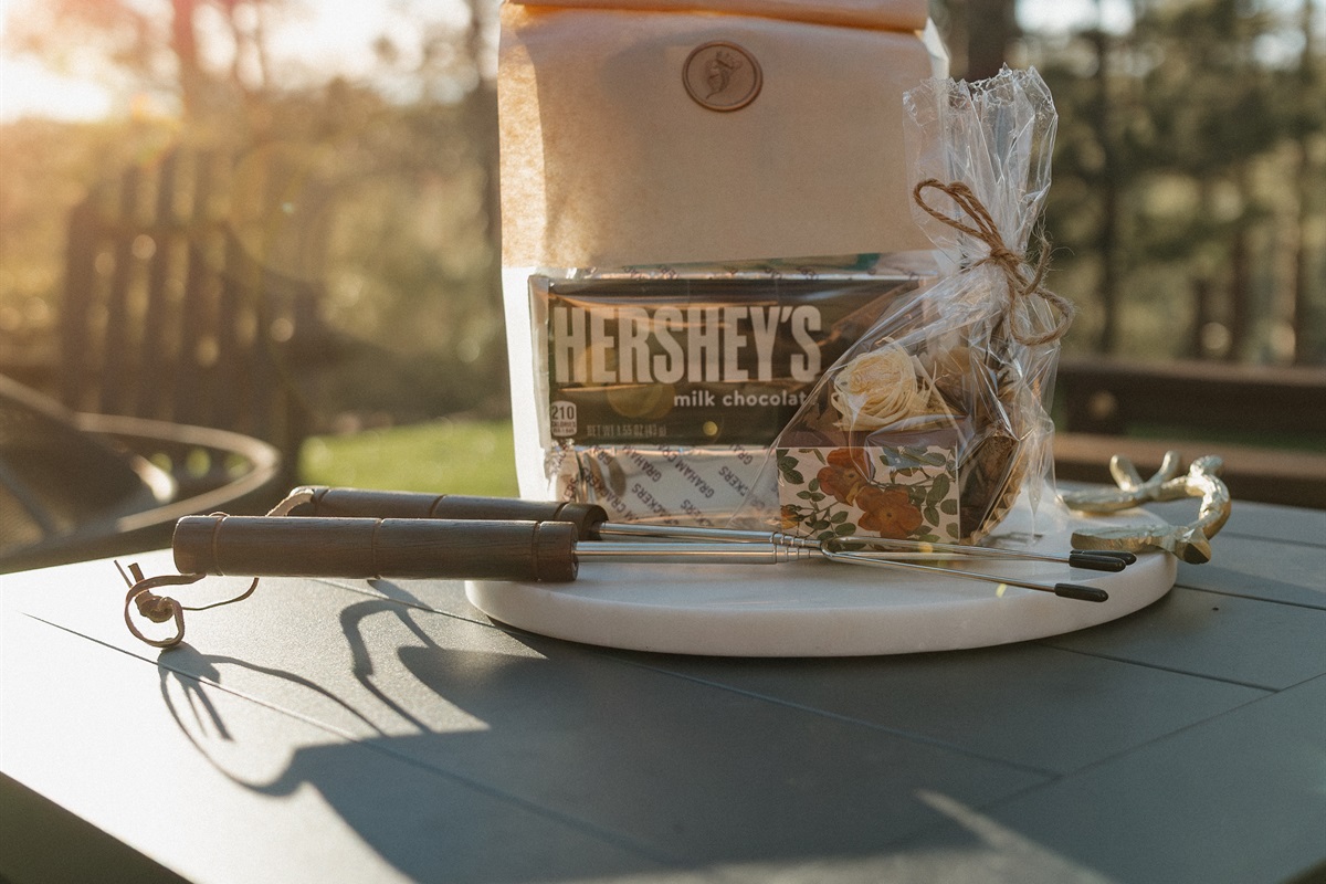 Complimentary s'mores supplies and homemade firestarters with cinnamon, rosemary, lavender, and rose petals await at Poppywood Pines. This thoughtful Show Low cabin provides everything for cozy evenings by the fire, surrounded by towering ponderosa pines.