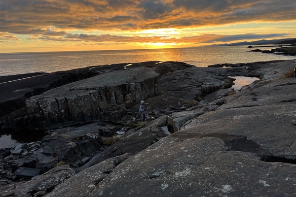 Discover the charm of Grand Marais, 25 miles away—a picturesque gem named one of America’s favorite small towns. Wander through its quaint streets lined with unique shops, cozy cafes, and local art galleries. Then head to the iconic Artist Point!