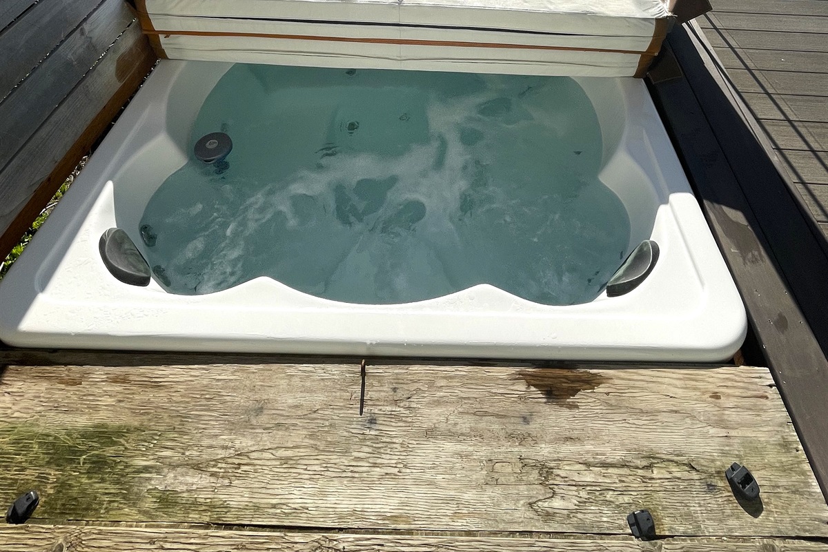 HOT TUB 