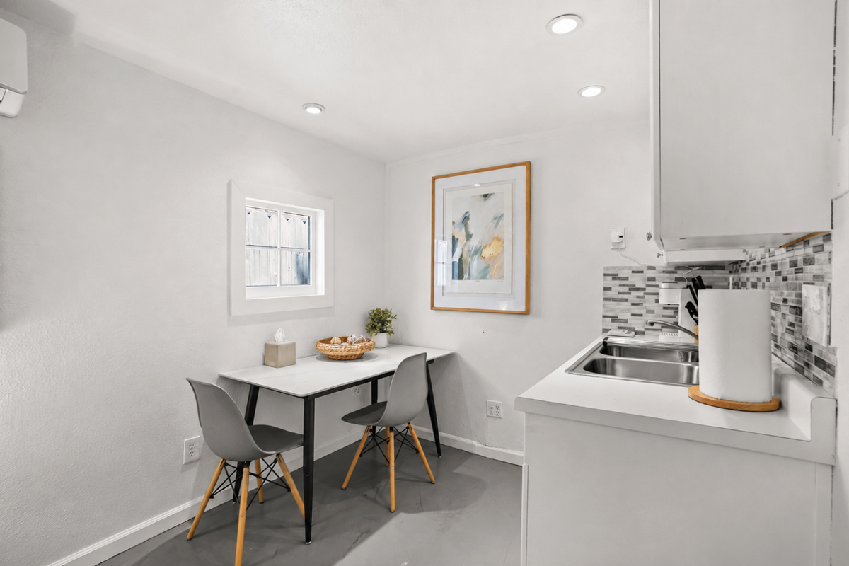 A cozy breakfast nook to start your Napa mornings