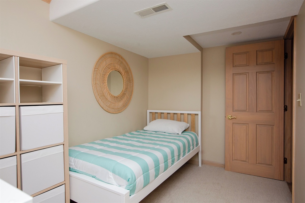 Bedroom 4 with Twin Bed