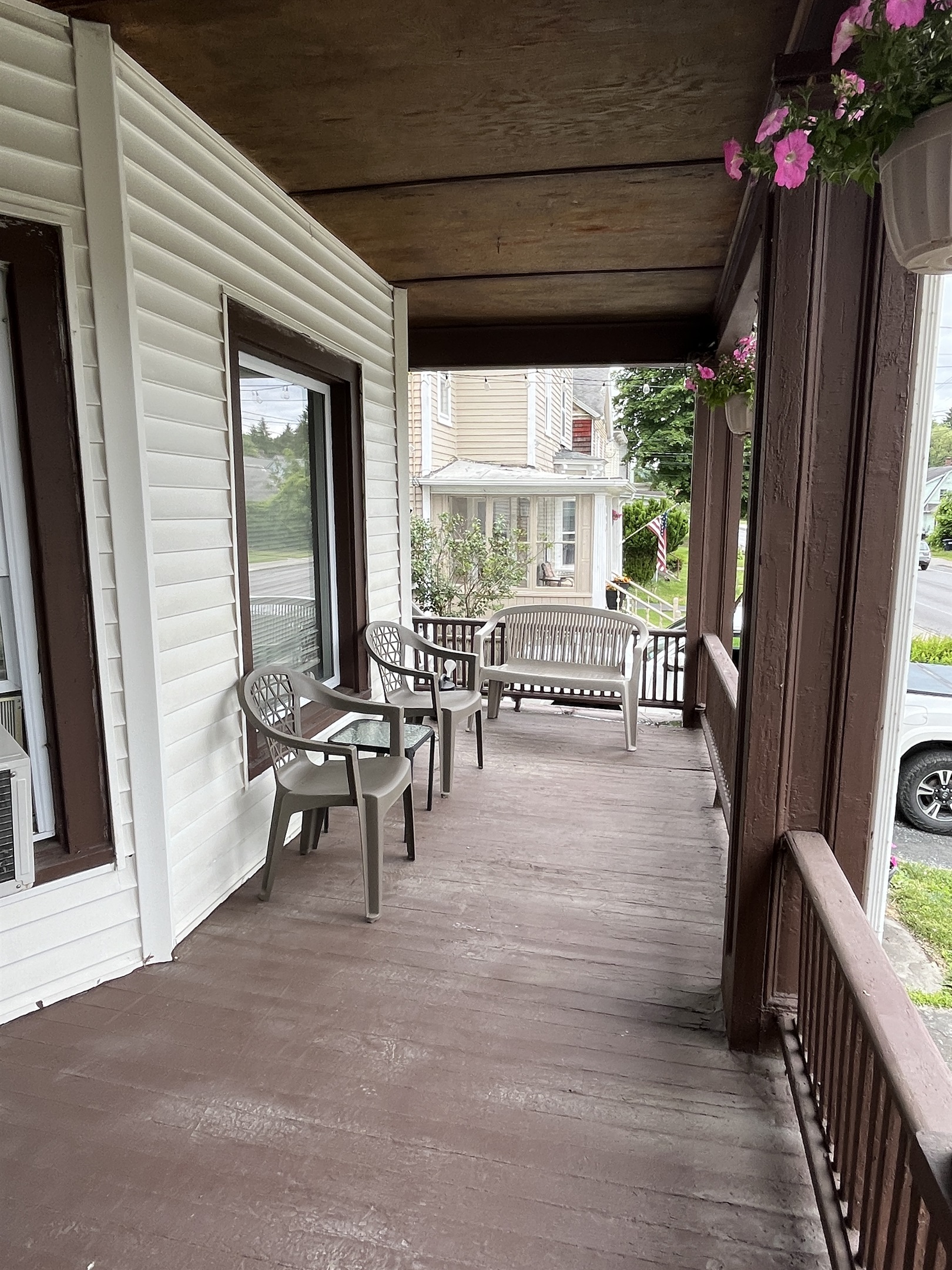495 Main porch