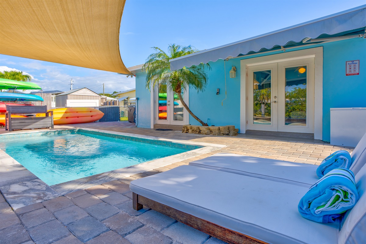 Lounge next to the pool.