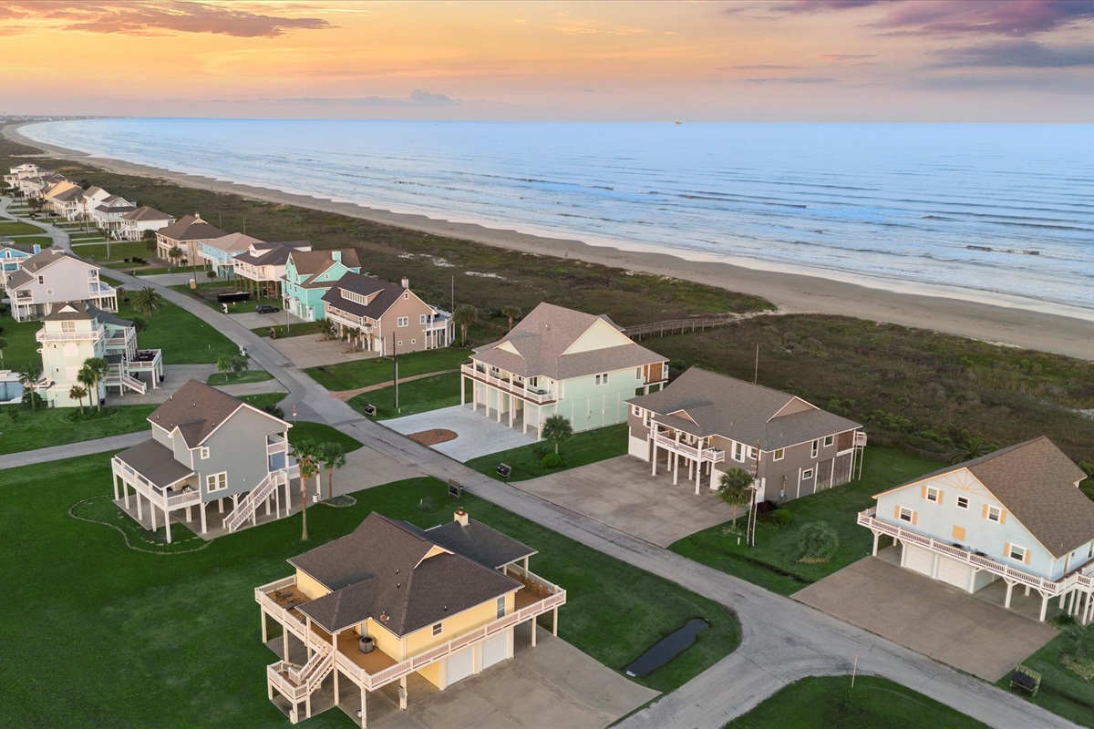 24b9e5ef12144f6d92da1695d4607738 Large | Beachhouse | Texas | TX | Vacation Homes | Galveston | Crystal Beach | Kokomo | Breezy Days | Beachfront Elegance | Sunrise Serenity | Southern Sands Property Management, LLC