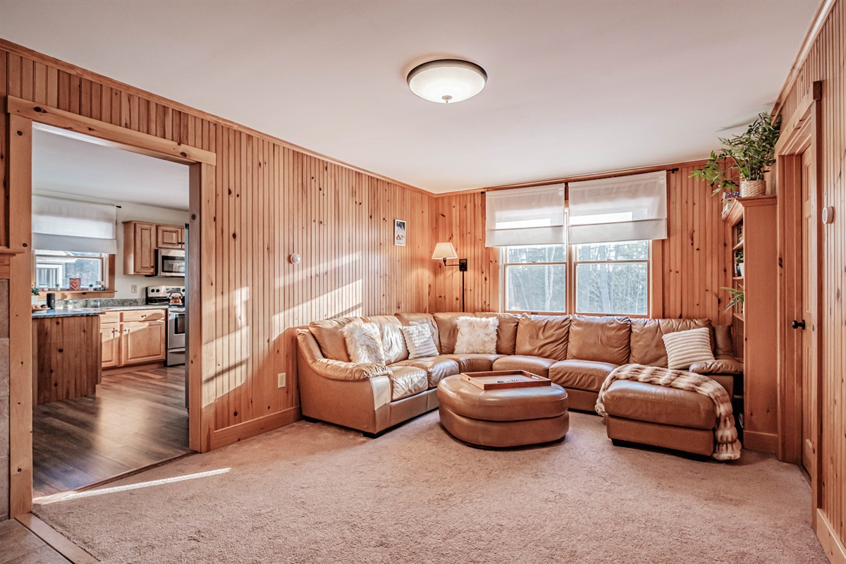 Warm and inviting space, ideal for family time or quiet evenings.