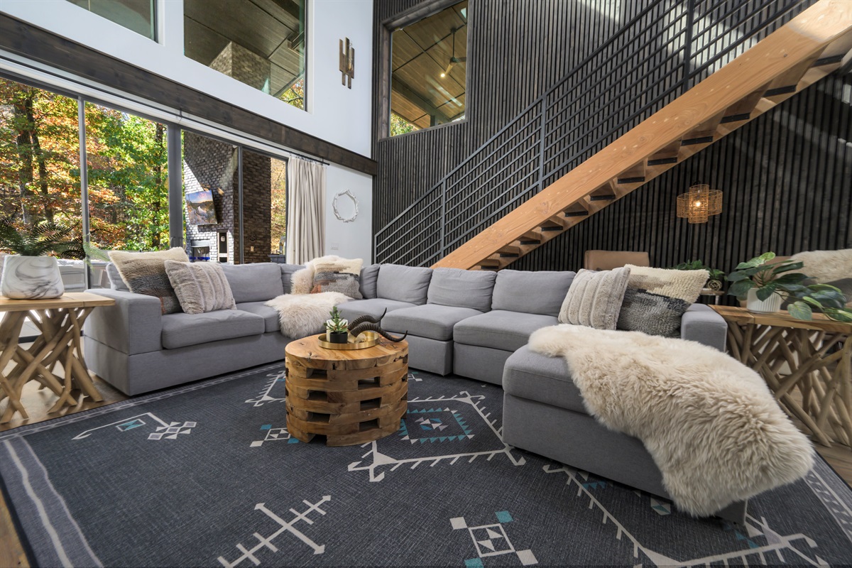 Open, airy, and inviting—this living space blends bold design with warm cabin comfort