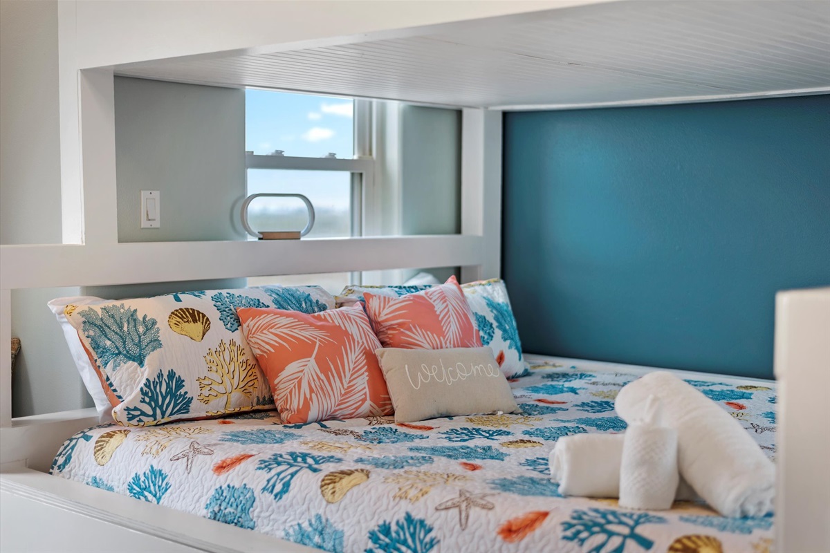 24c1a5ad1d184c29b8ace3370f401f74 Large | Beachhouse | Texas | TX | Vacation Homes | Galveston | Crystal Beach | Kokomo | Breezy Days | Beachfront Elegance | Sunrise Serenity | Southern Sands Property Management, LLC
