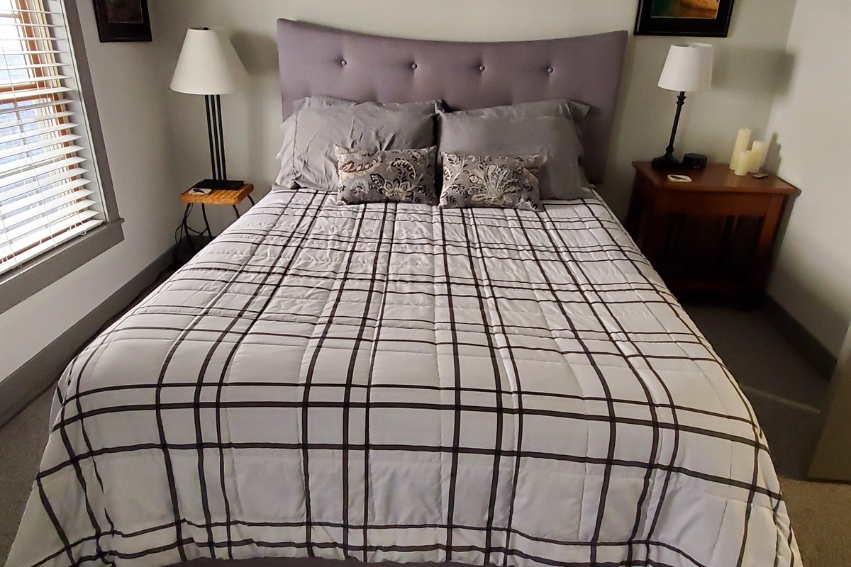 Queen Bed in 3rd bedroom