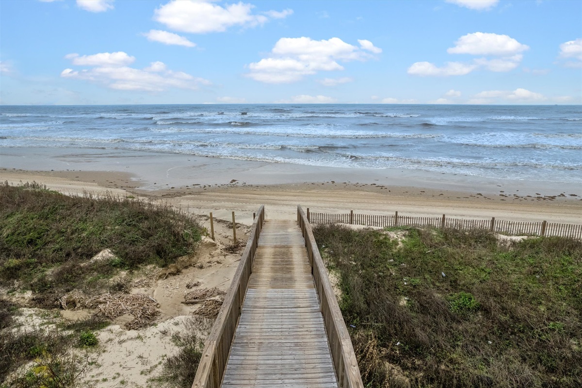 24c73a24782744dca5b8c249ca5f8012 Large | Beachhouse | Texas | TX | Vacation Homes | Galveston | Crystal Beach | Kokomo | Breezy Days | Beachfront Elegance | Sunrise Serenity | Southern Sands Property Management, LLC