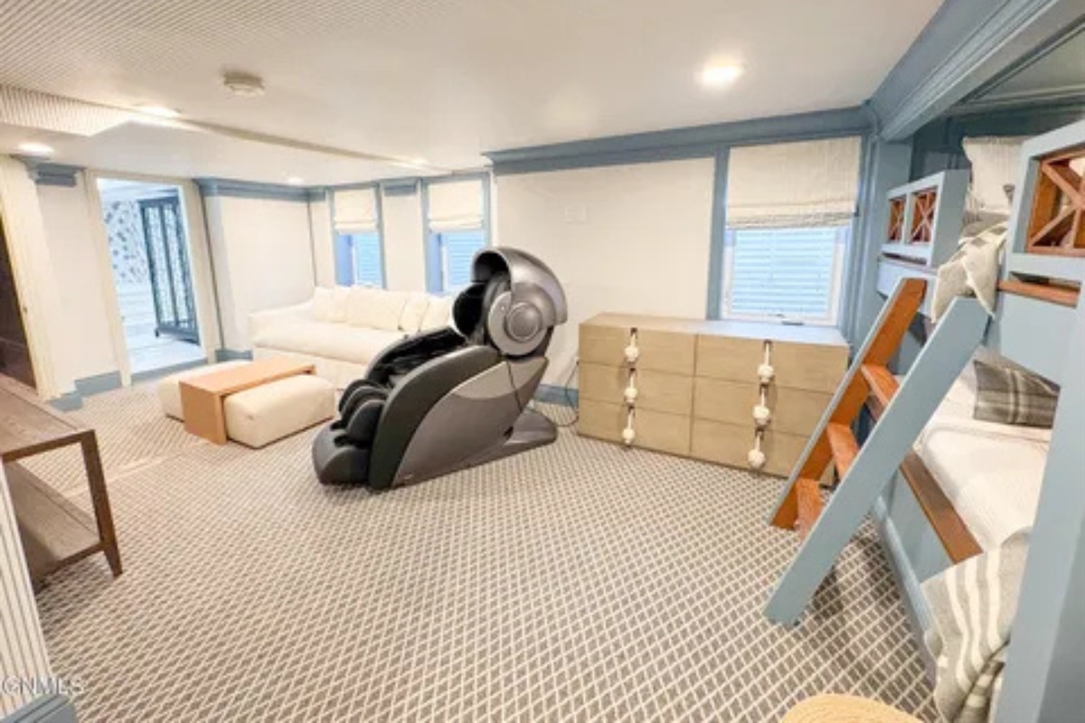 A roomy bonus space where you can unwind, stretch out, or enjoy some downtime.