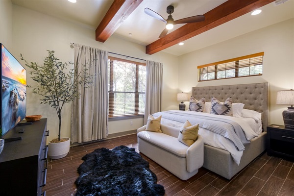 Primary Bedroom with King Bed & En Suite Bath
