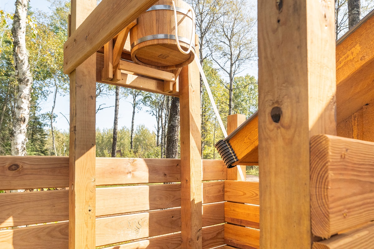 Seasonal, Cold-water bucket rinse station, Shared with Cabin 1