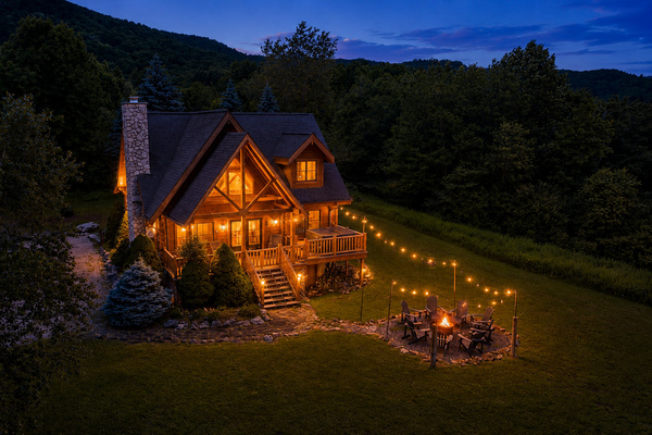Beautifully constructed log cabin on 5 acres overlooking Snowshoe's Western Territory