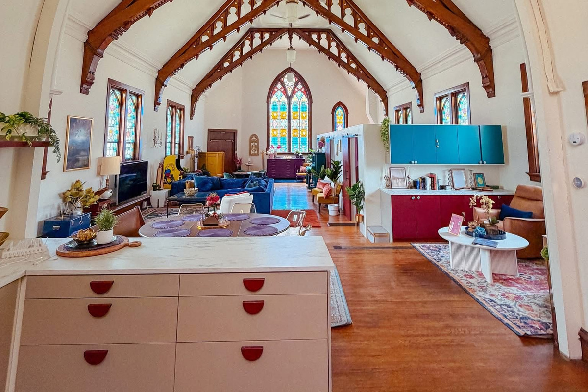 Sleep in a gorgeous restored church home! Unique experience! Just 2 blocks from the Mississippi River