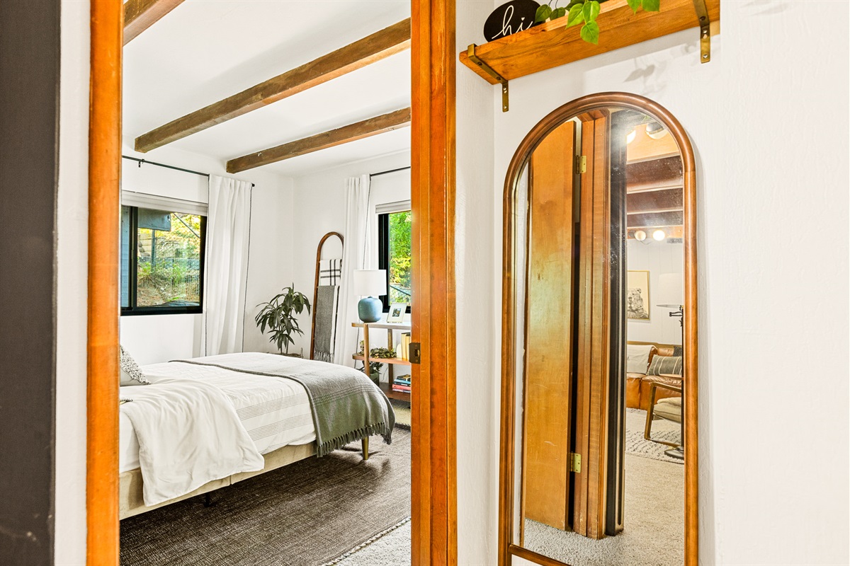 Adjacent to the family room, you'll discover a beautiful bedroom, offering a peaceful haven to rest your head after an inspiring day in Lake Arrowhead.