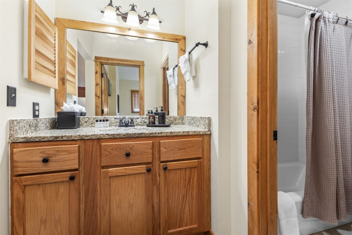 3rd Floor Bathroom #2 | Tub/Shower Combo