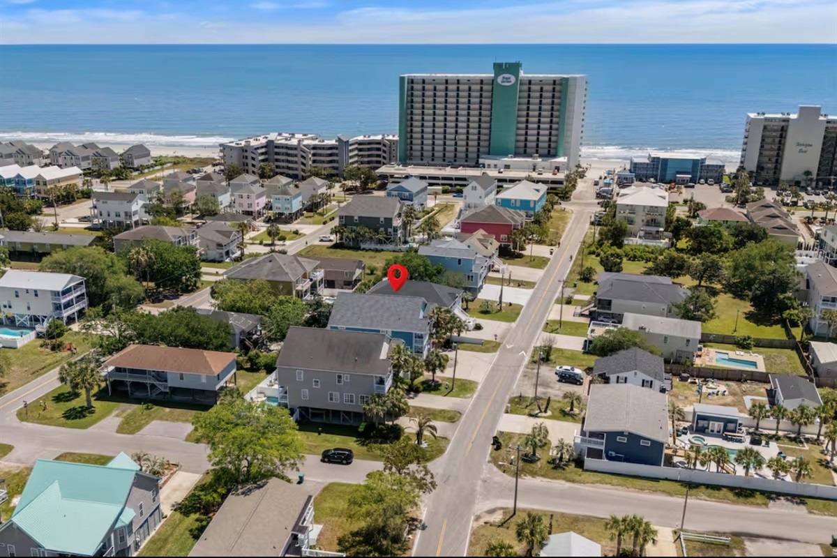 Less than a 2 minute walk to the ocean.