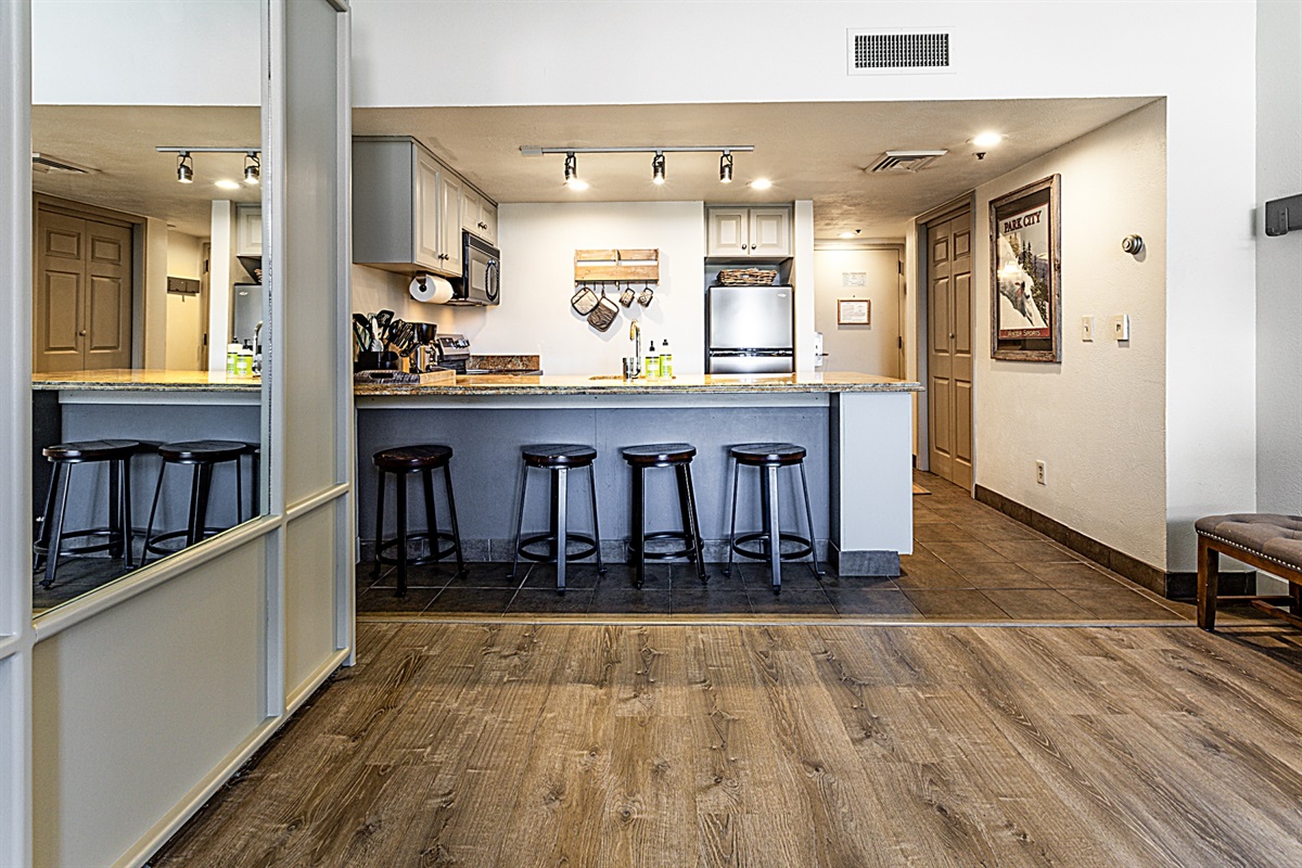 Excellent kitchen area with seating