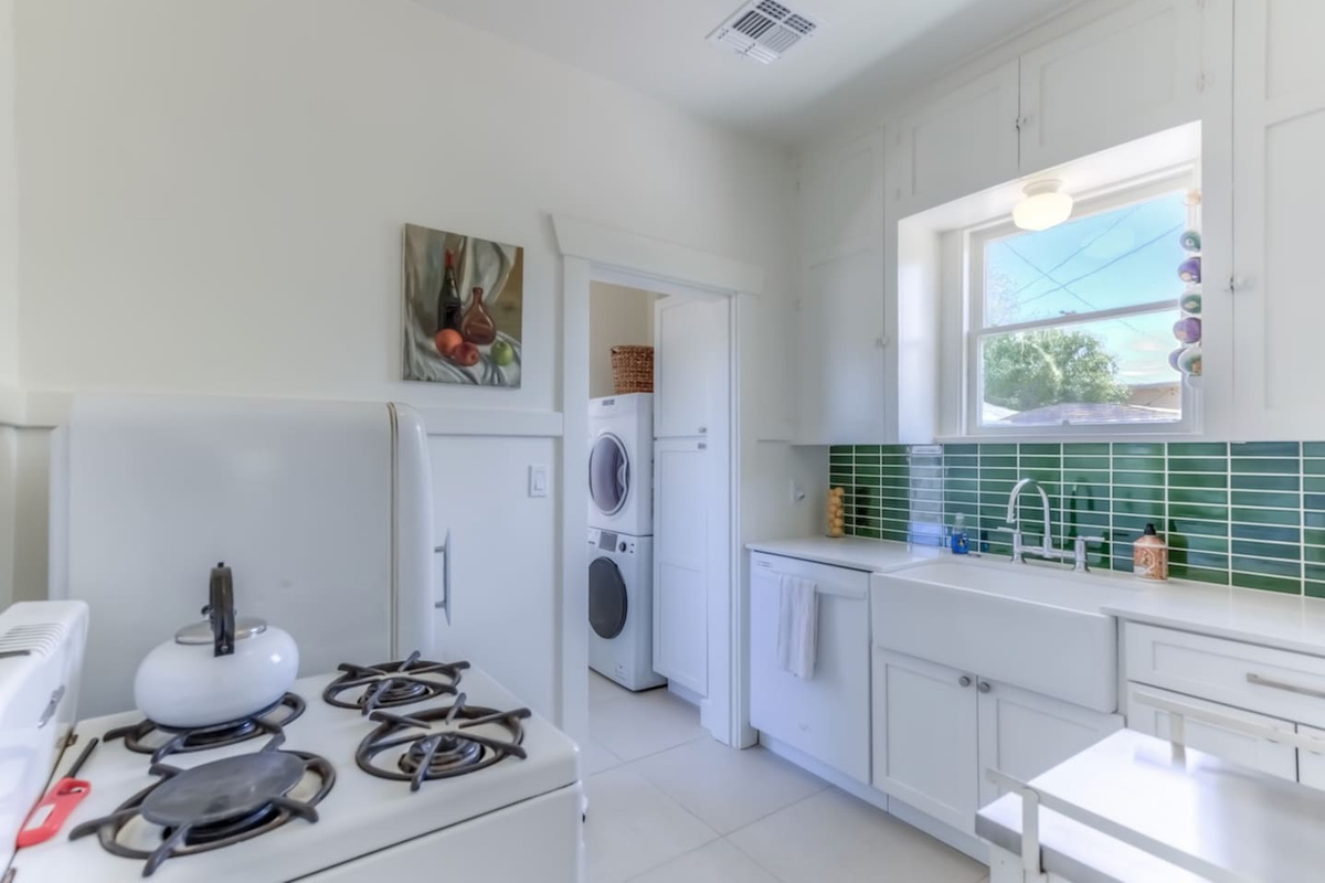 Cute kitchen with vintage OKeefe and Merrill Stove