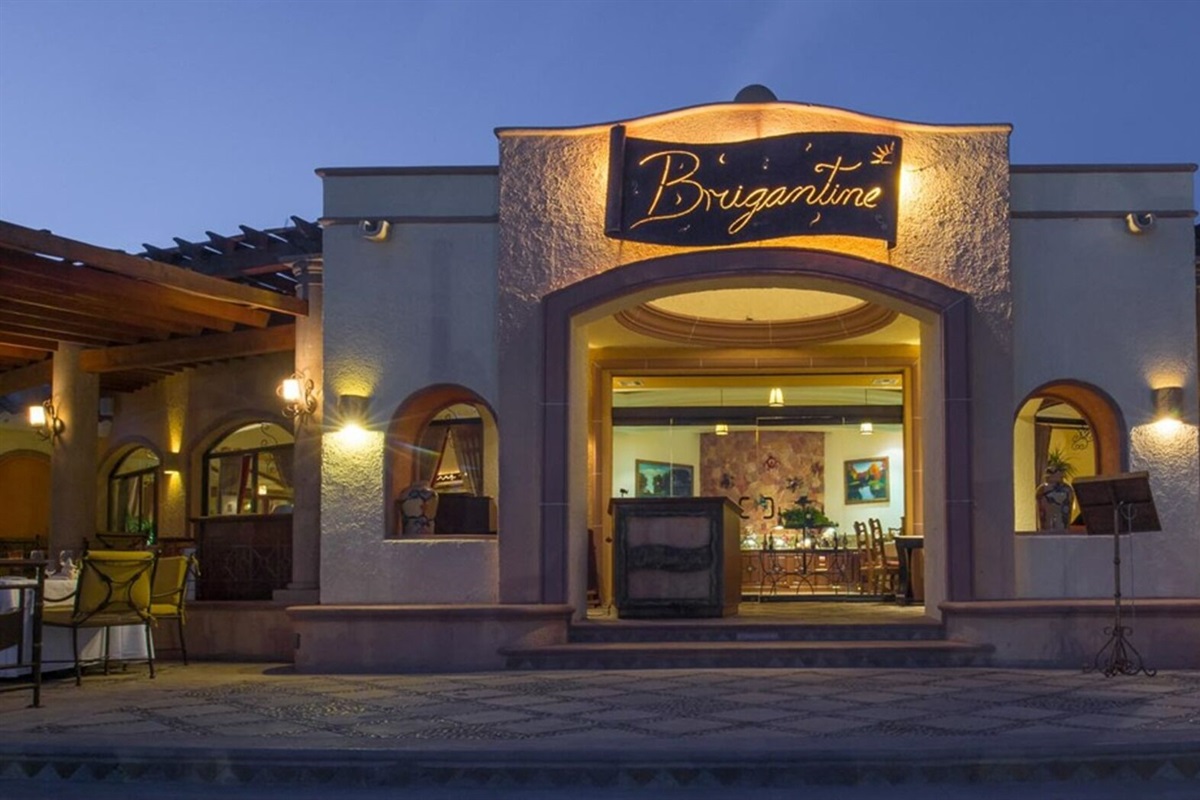 Dining at Playa Grande, Vacation Travel Exclusives