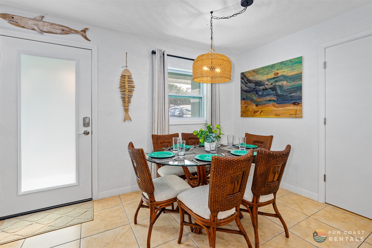 Dining table with chairs!