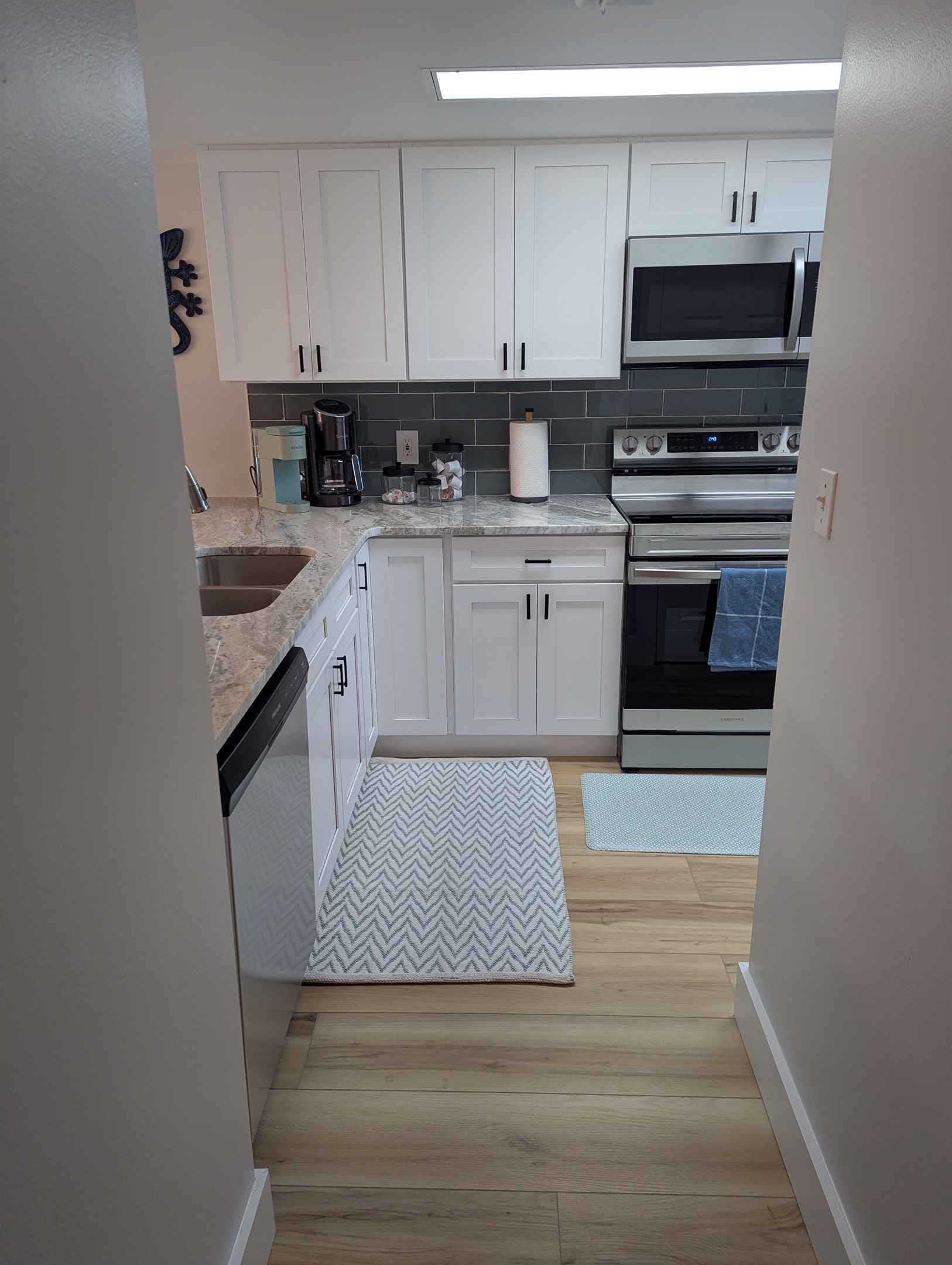 Fully Stocked and Updated Kitchen