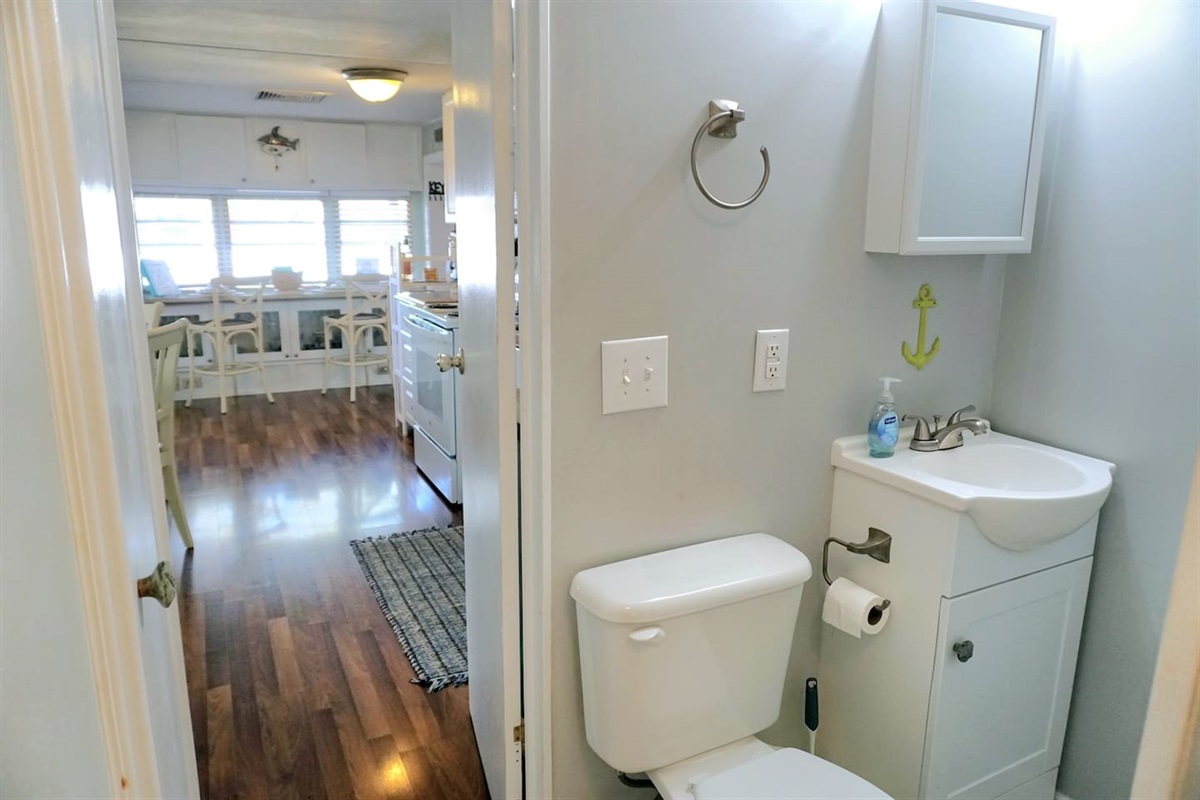 Full Bathroom w/ Shower
