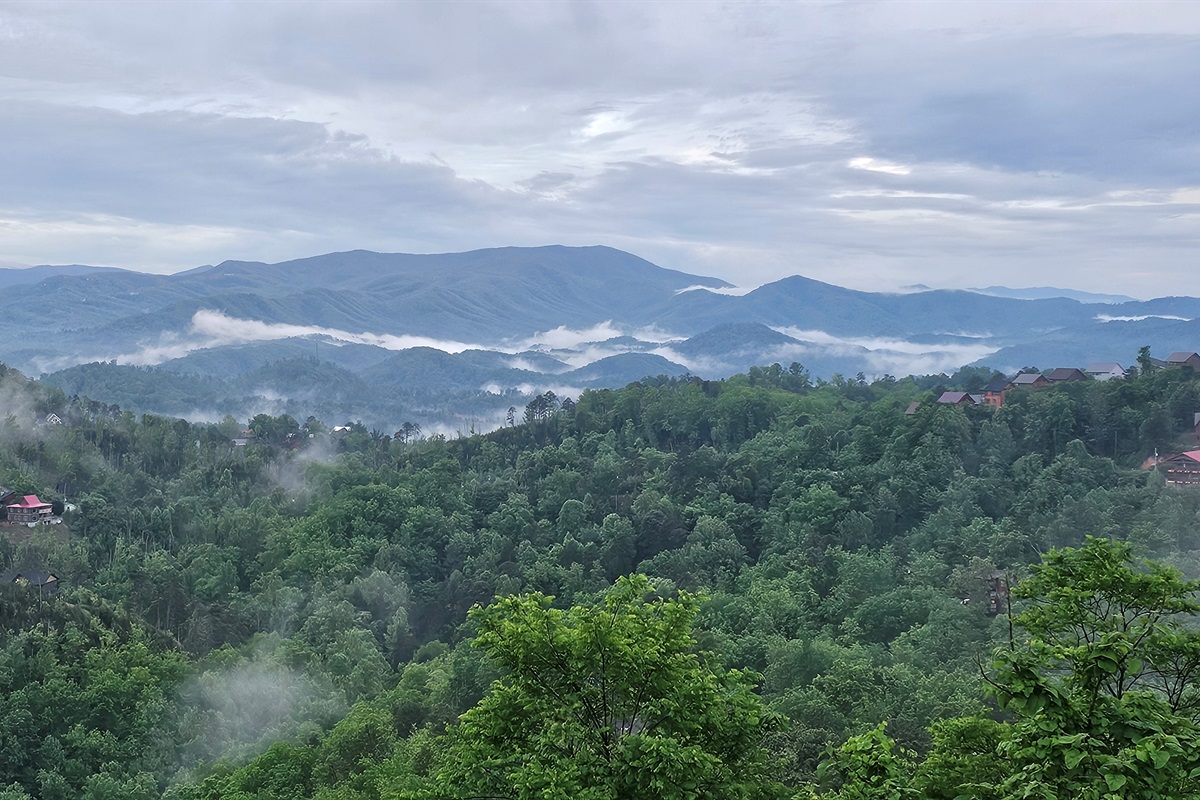 Enjoy the most amazing views of the Smoky Mountains right outside your door! Actually, inside your door too.😁