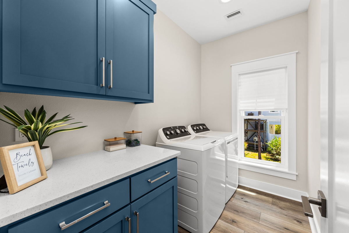 A full-size washer and dryer make it easy to refresh beach towels and swimsuits throughout your stay.
