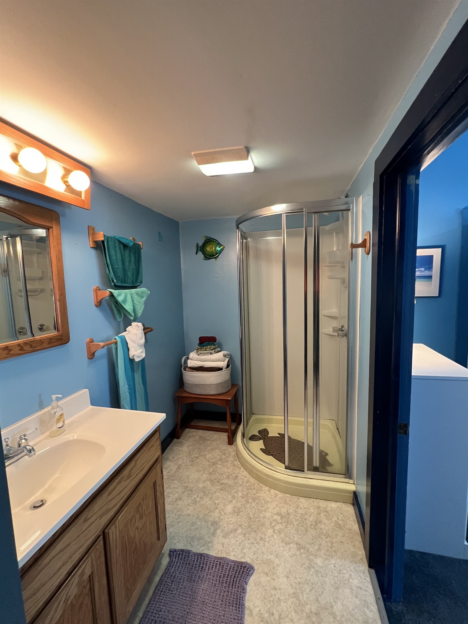 Dandelion apartment full bathroom connected to bedroom #1 in apartment.