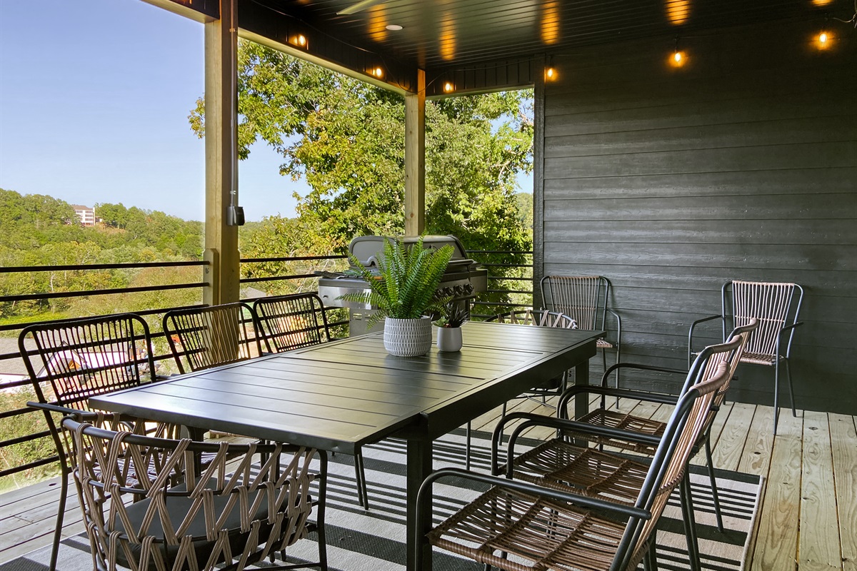 Upper level outdoor dining seating
