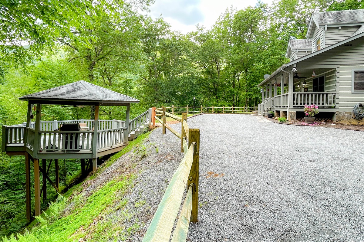 nice large and flat driveway