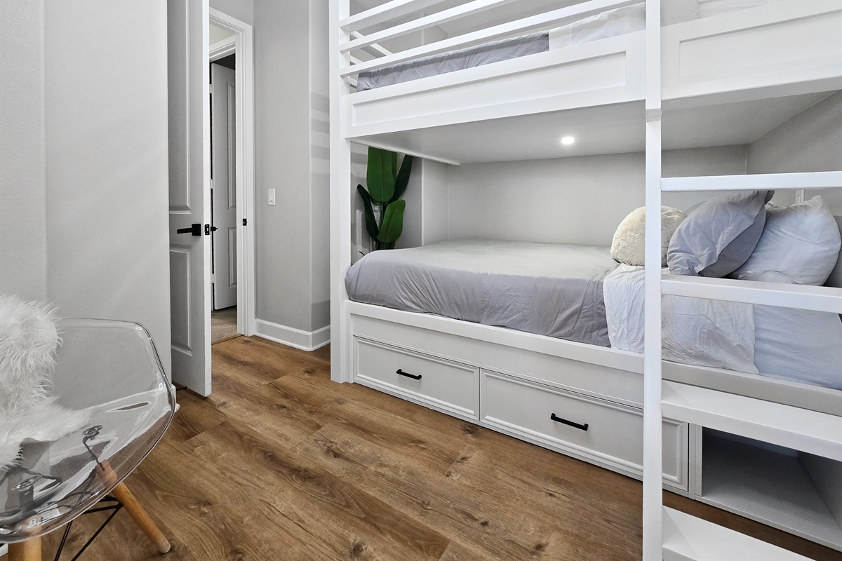 Bedroom #5 - Queen over queen adult bunkbed.