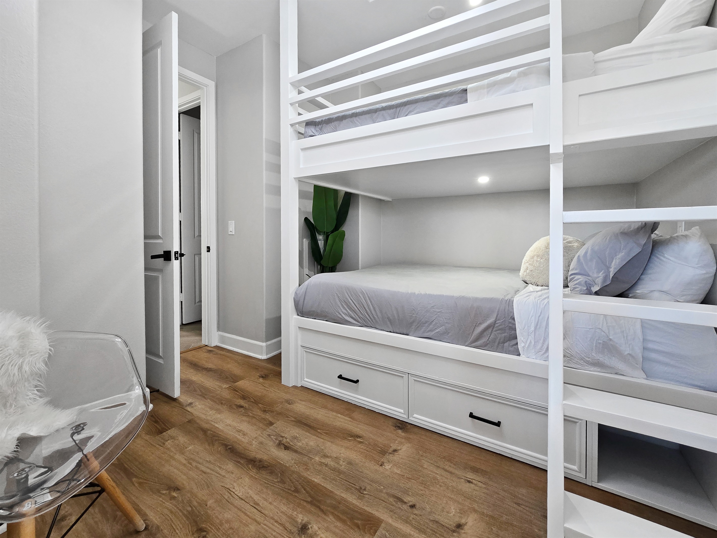 Bedroom #5 - Queen over queen adult bunkbed.