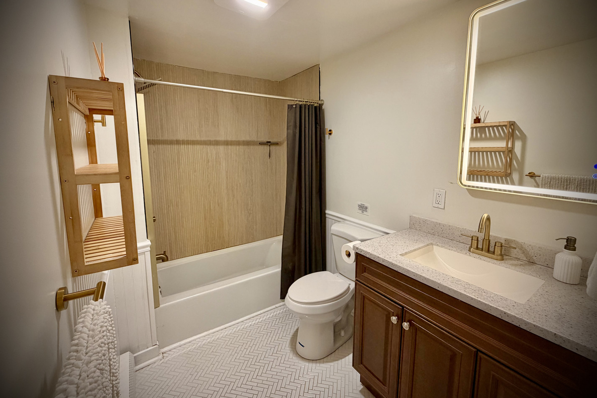 Full Bathroom
