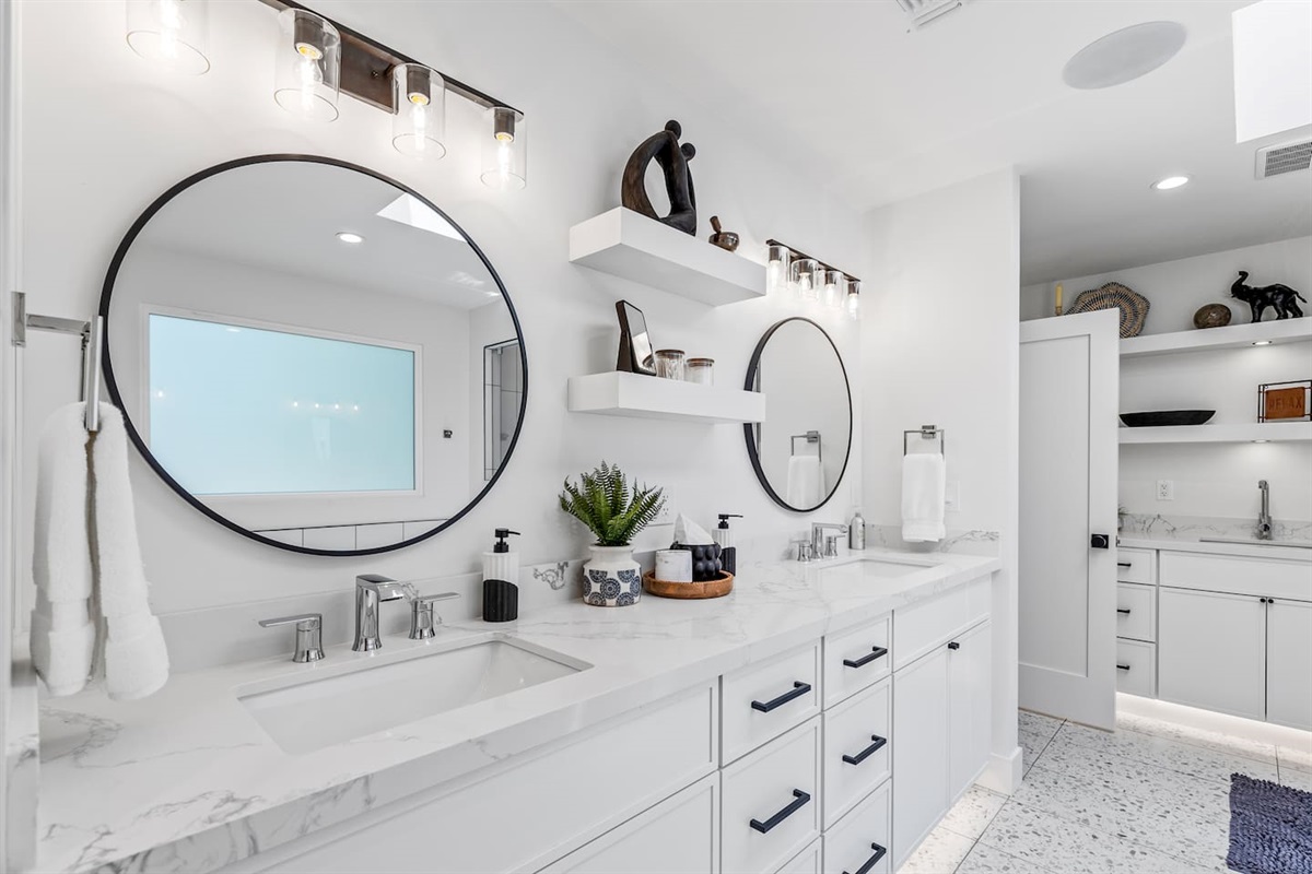 Main Level Master Bath
