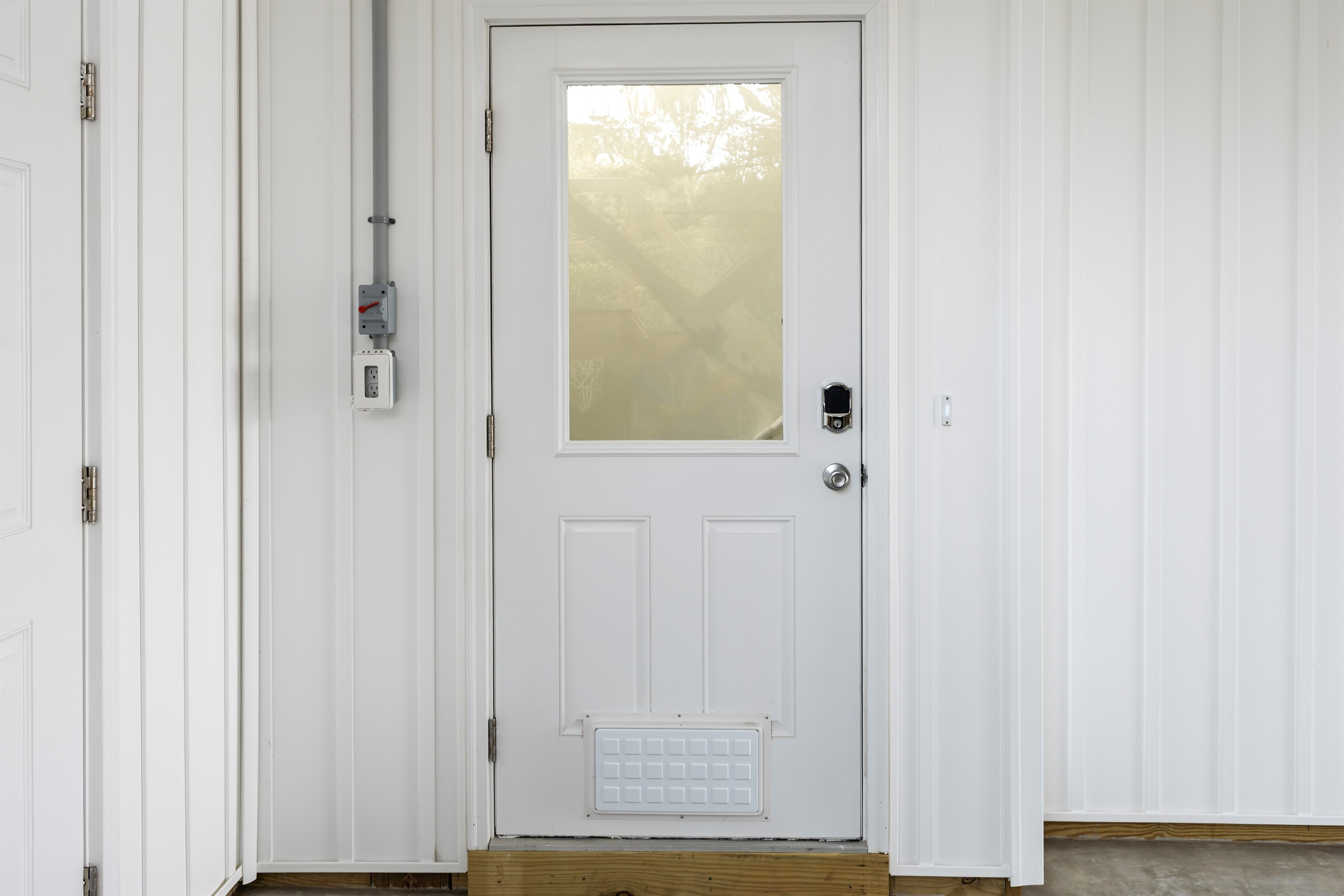 Entry door with smart lock for keyless entry