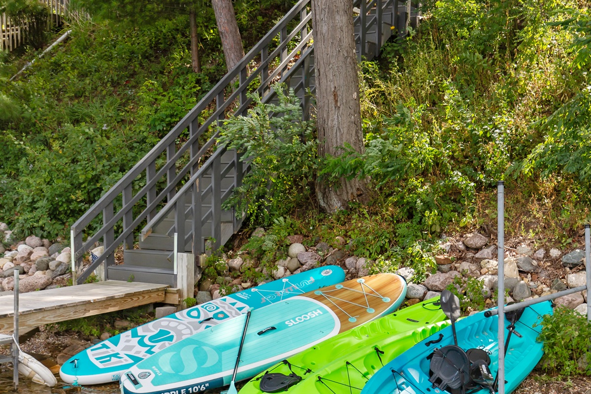 Head out on the water with 2 paddleboards and 3 kayaks ready for you to enjoy.