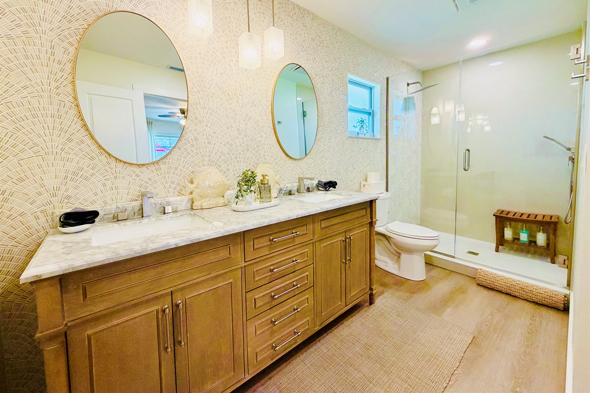 Master bathroom 1