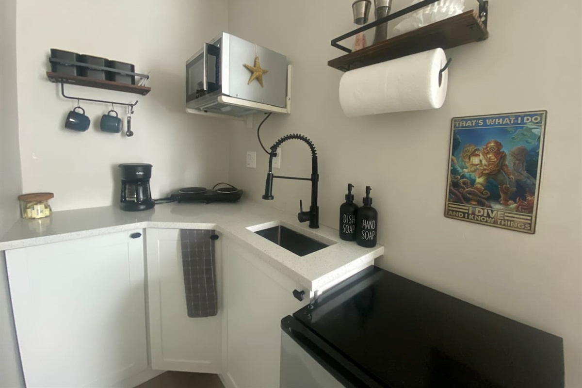 Cozy kitchenette with dual hotpad and microwave.