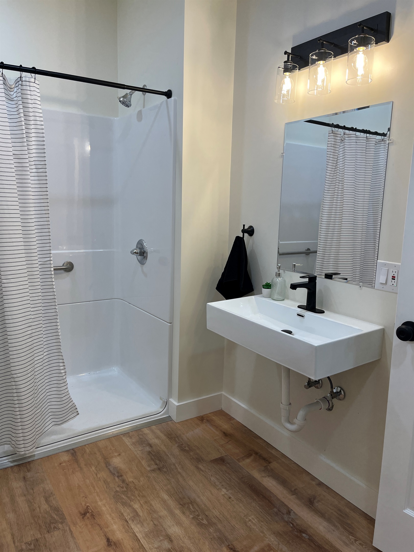 Handicap accessible bathroom