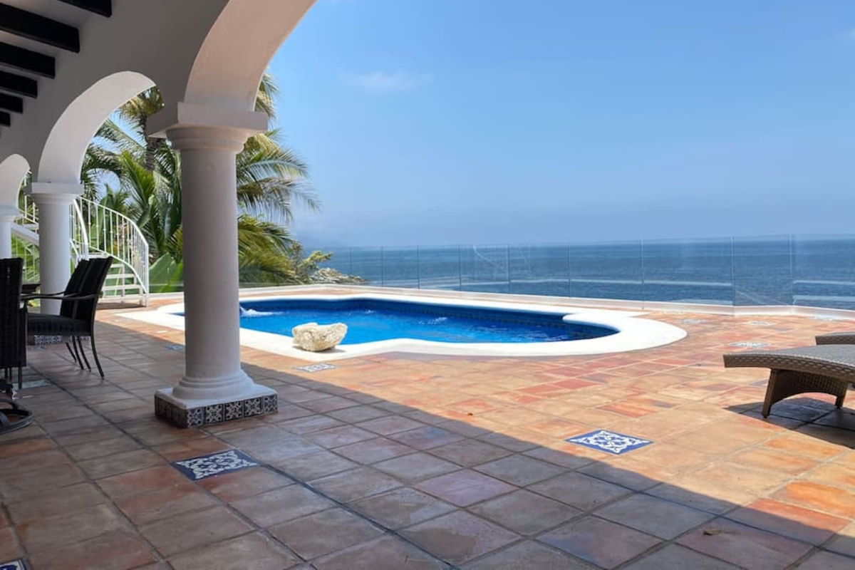 Enjoy a relaxing day from the patio
Disfruta tu día desde el patio