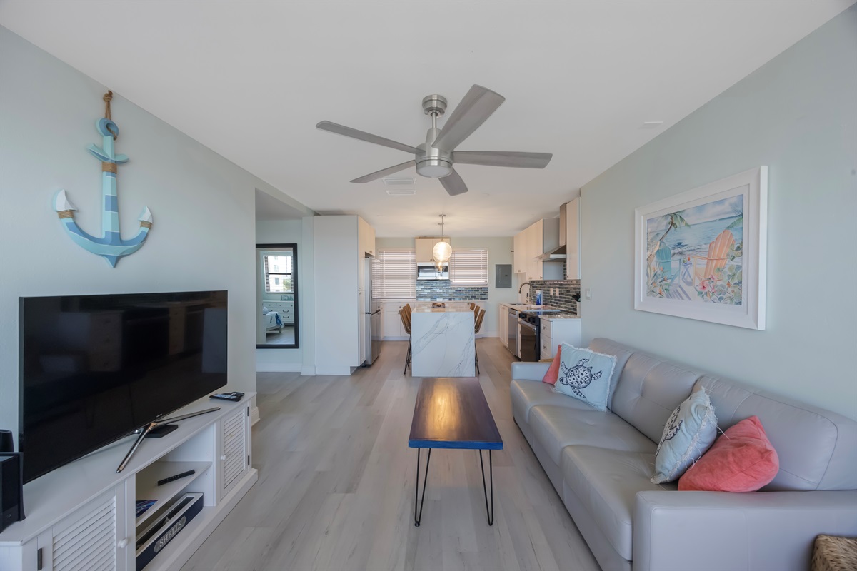 Living area and kitchen/dining